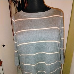 EUC Avenue 3/4 Sleeve Tunic Sweater